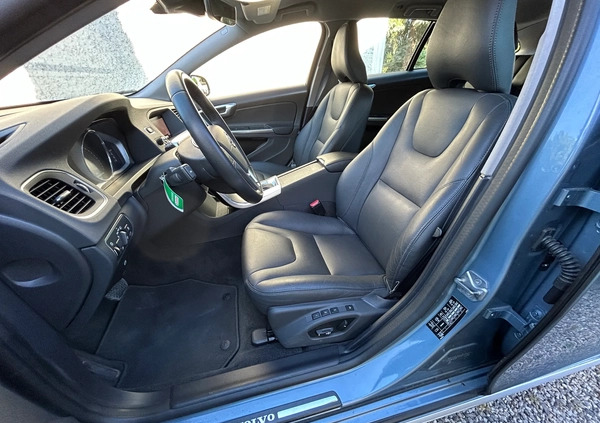 Volvo V60 Cross Country cena 71900 przebieg: 72300, rok produkcji 2018 z Garwolin małe 436